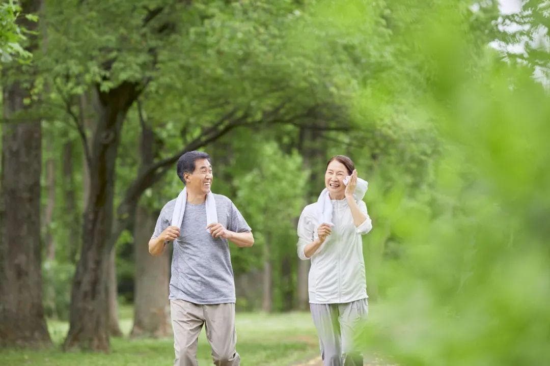 人老两个坎，熬过就长寿！两坎是指哪两年？老年人千万注意