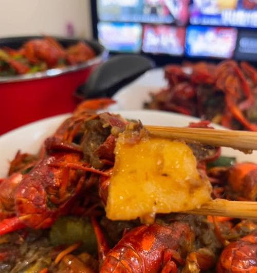 学会用新鲜食材做出麻辣小龙虾（做法简单易学）