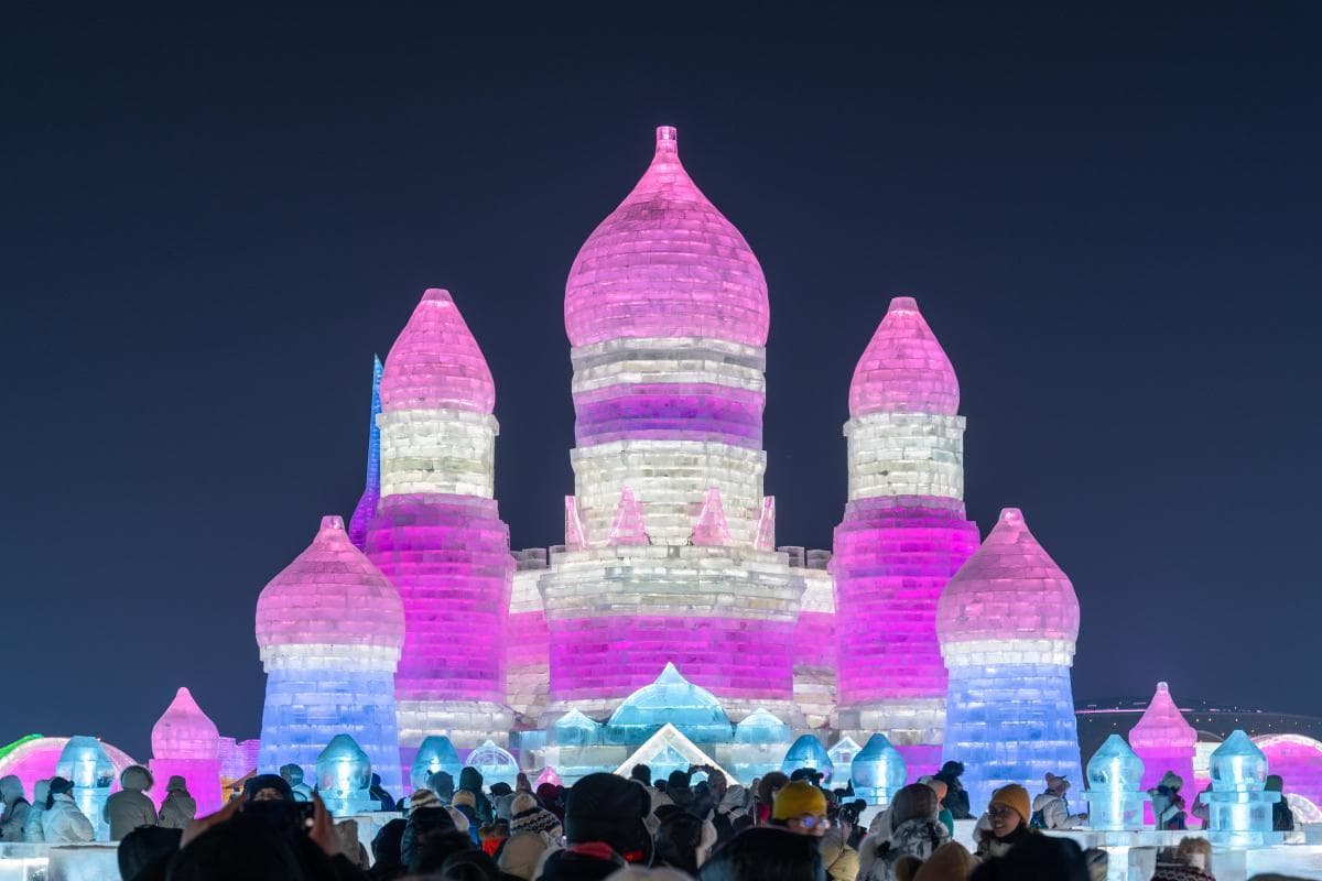 冬季旅游：探访不同地区的独特景观与活动，体验别样的旅游乐趣