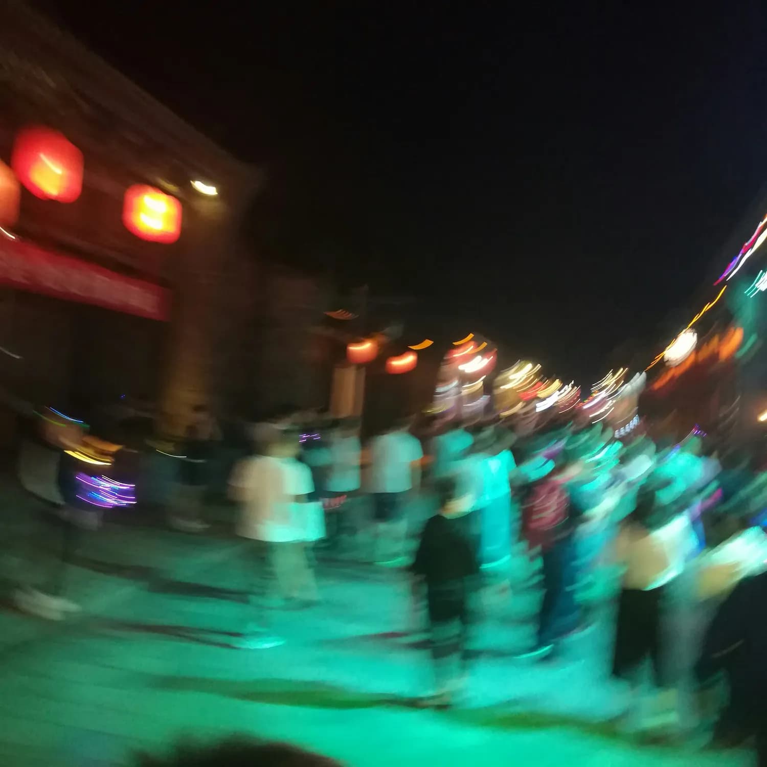 济南“鬼火少年”炸街事件：未成年人违法背后的警示