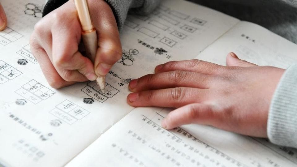 晚9点半后可直接停做作业？关于作业熔断机制，上海家长学生这样说
