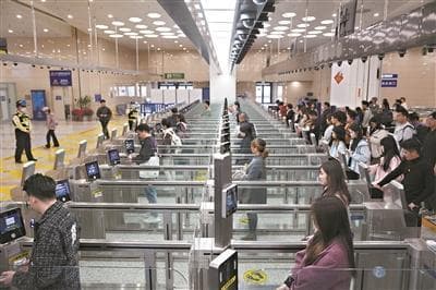说走就走的旅行！首批“一签多行”旅客经横琴口岸顺畅通关