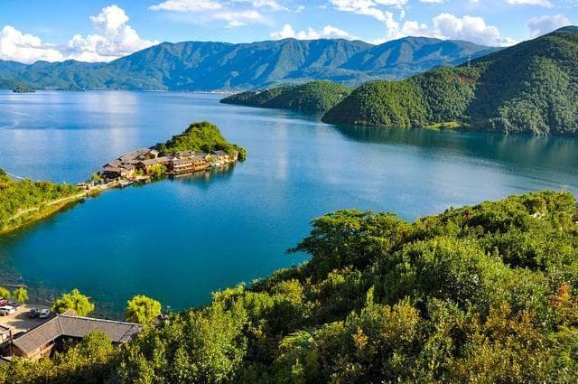 泸沽湖风景区五日游：探秘摩梭文化，尽享湖光山色