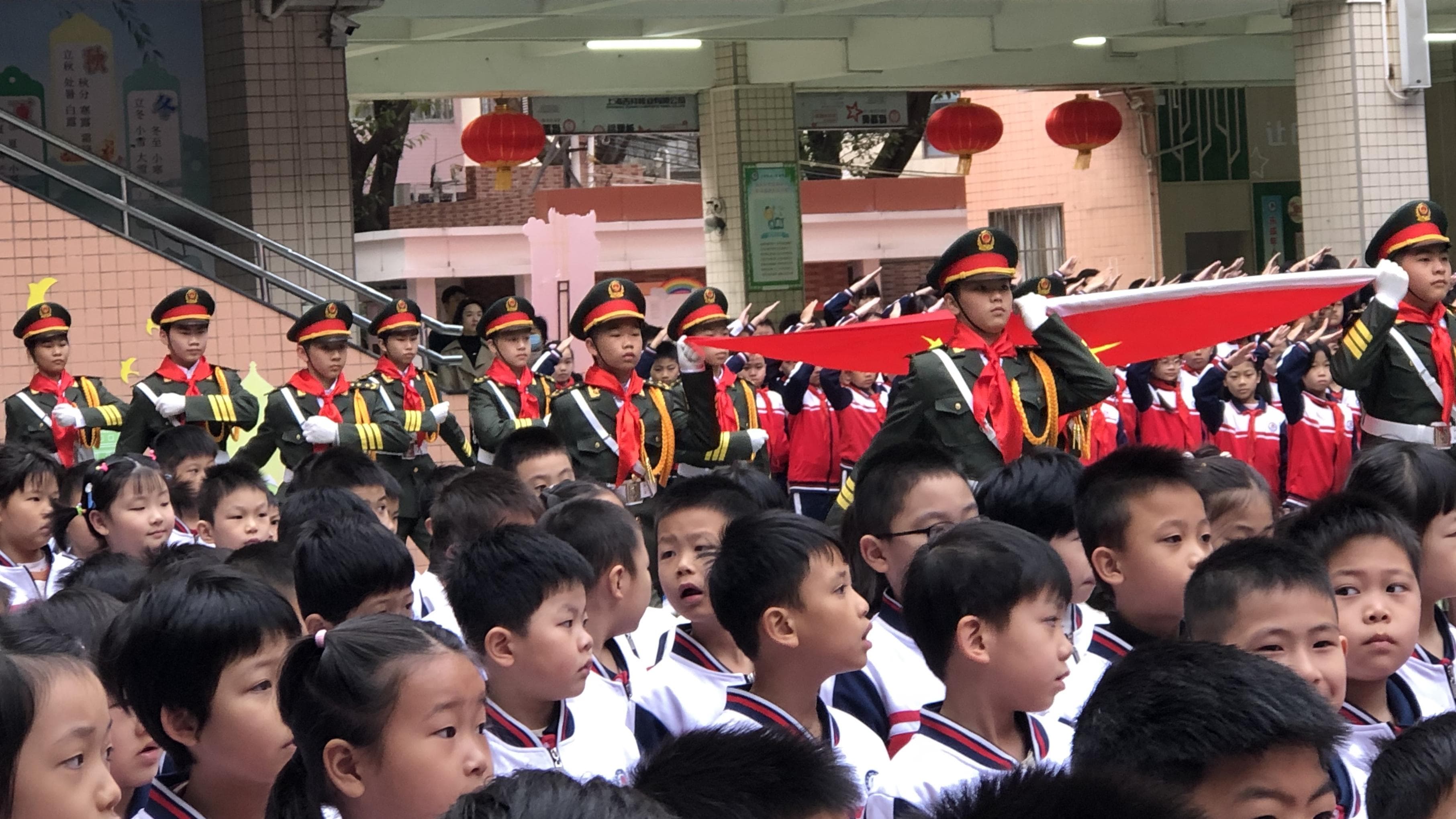广州越秀珠光路小学：师生与奥运冠军共迎“开学第一课”｜开学首日