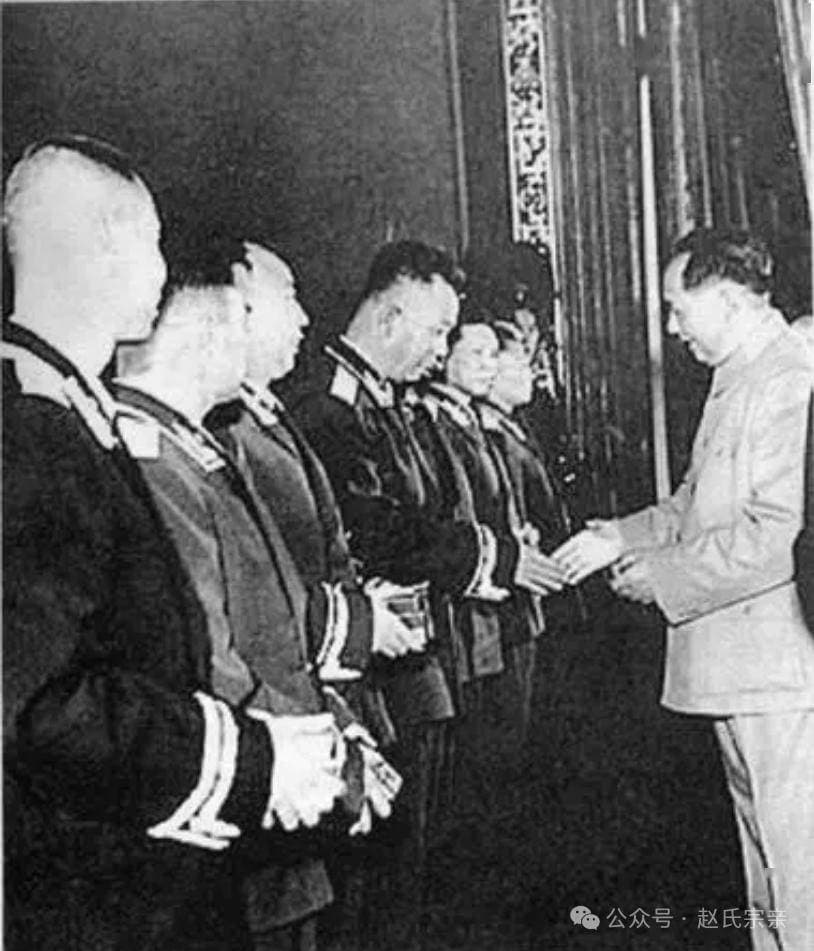 四野有7位军长被授上将，为什么三野16位军长没有一个上将