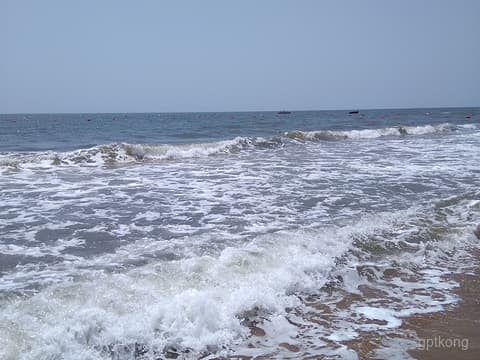 中海滩旅游指南：绝美海岸线、度假胜地与休闲活动推荐 🌊