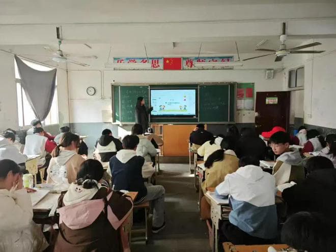 预防校园欺凌 共建和谐校园 淮滨县张庄中学开展防欺凌教育主题班会