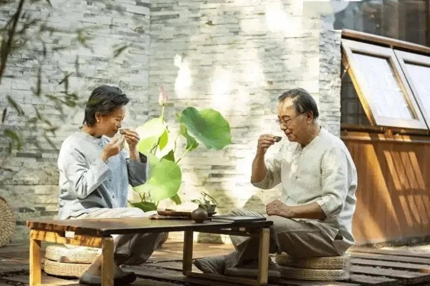 上年纪一点茶都不能喝?告诫:想要肝肾强健，这3种茶最好都要少喝