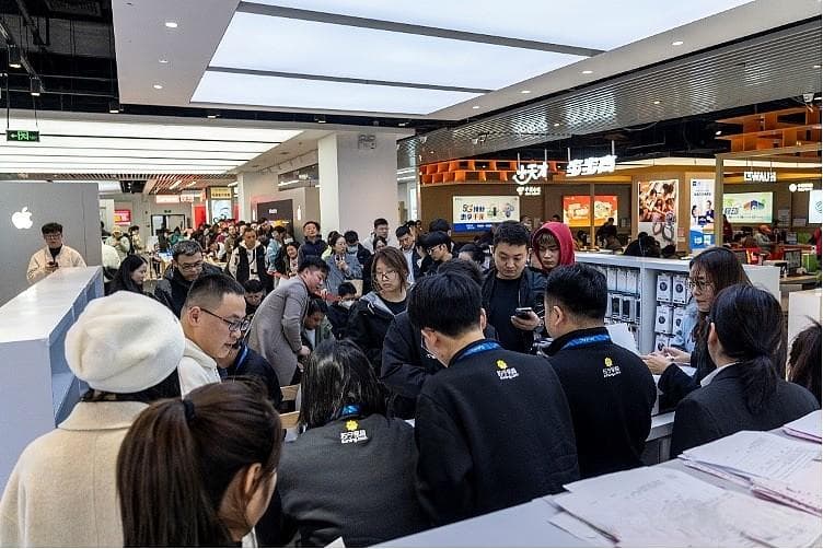 实探国补扩容下的3C市场：门店排队购机潮久违再现 消费电子迎暖冬