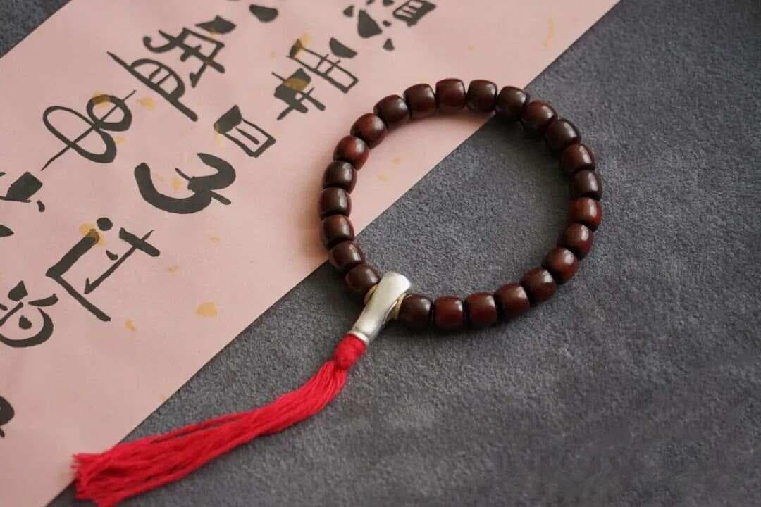 手串上的“聚宝盆”怎么搭配好看？