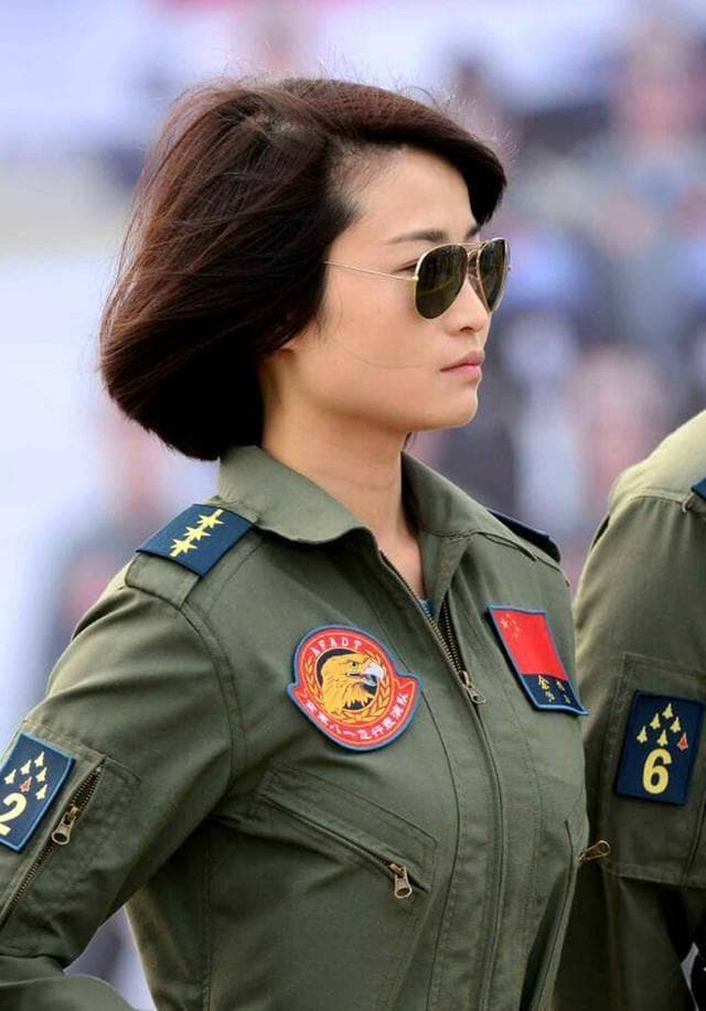 余旭：中国首位“歼十”女飞行员的传奇人生