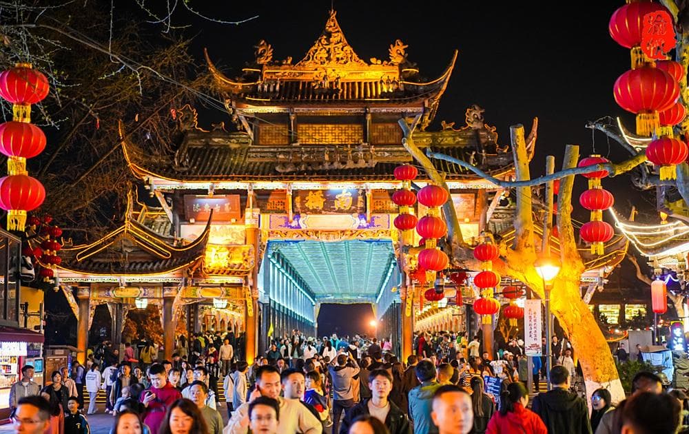 都江堰南桥：雕梁画栋被誉水上画楼，还是拍写真和蓝眼泪的好地方
