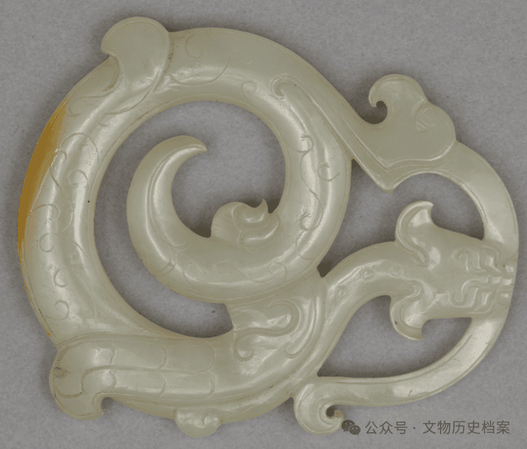 明代玉器文物鉴赏：四件精美玉器的工艺与文化内涵