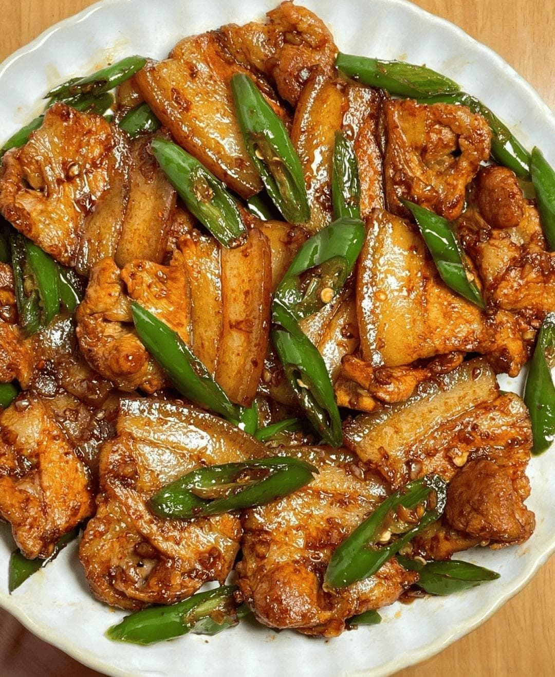 爆炒五花肉，是一道色香味俱佳的家常菜肴
