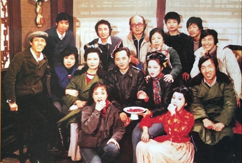 87版《红楼梦》幕后故事：陈晓旭是捣蛋鬼，欧阳奋强为演宝玉整容