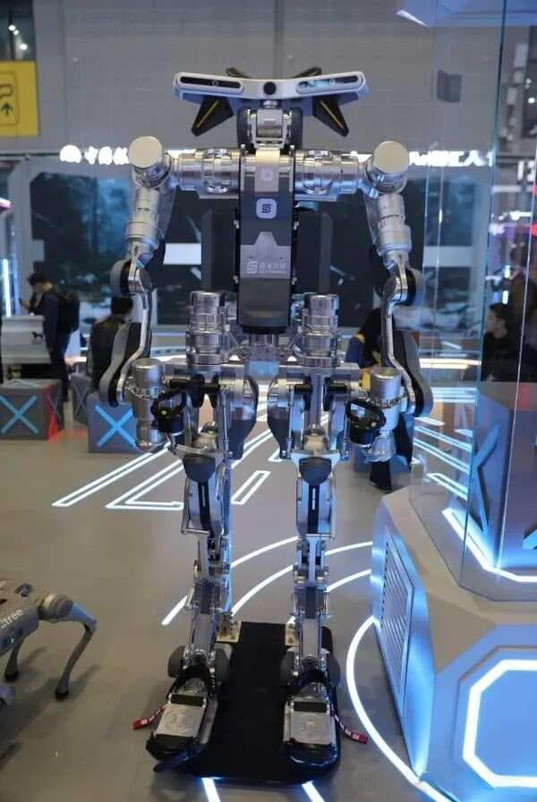从钢到塑：解析人形机器人背后的8大高分子材料