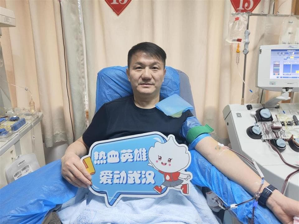 “热血理发师”13年献血105次，感召顾客热血同行