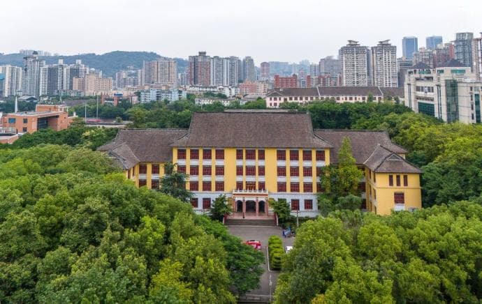 西部高校的逆袭密码：从任正非到彭凡看重庆大学的育人辩证法