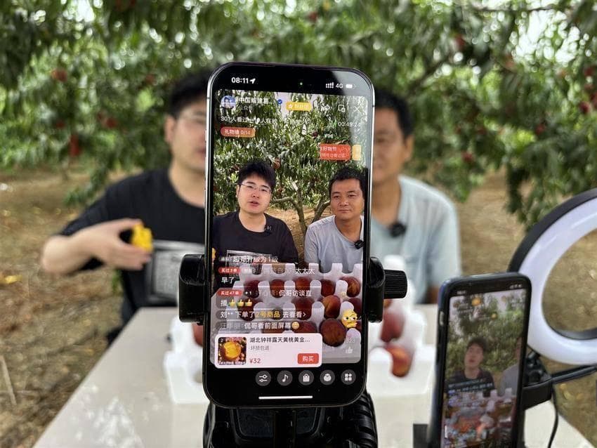 退伍军人军装直播带货走红，法律专家：非规定场合或涉违法
