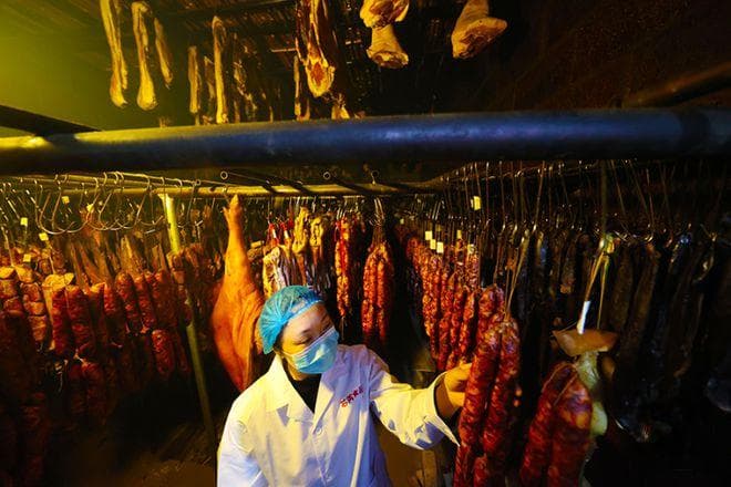 立冬开熏！重庆黔江土家腊肉飘香全国