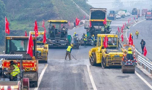 科技赋能基建：中铁十九局助力合璧津高速建设
