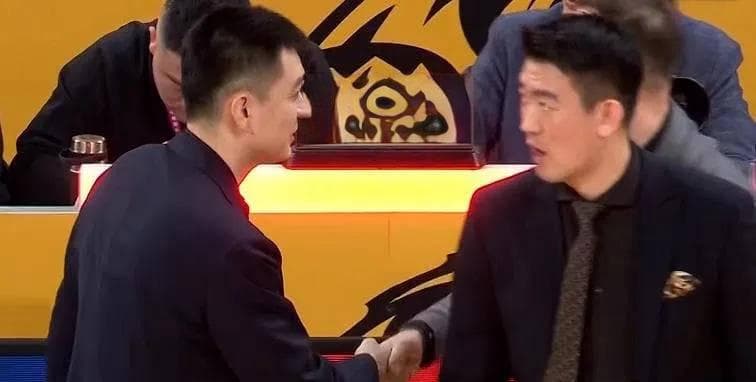 广厦大胜辽宁，裁判争议引发讨论