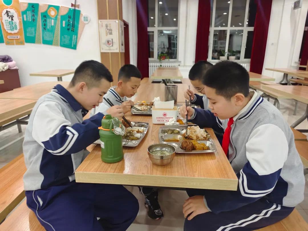 云上监督、暖心陪餐……守护学生每一餐！