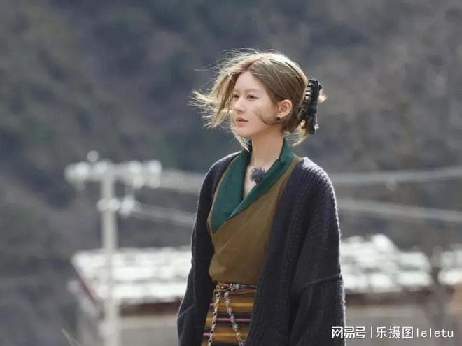 赵露思零片酬出演《小小的勇气》引热议，公益探索还是营销作秀？