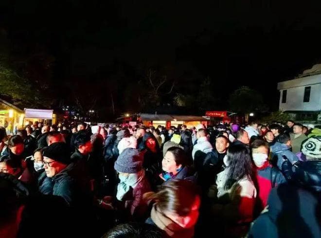 一觉醒来，朋友圈刷屏！有杭州人通宵排队，凌晨4点已经要等超2小时