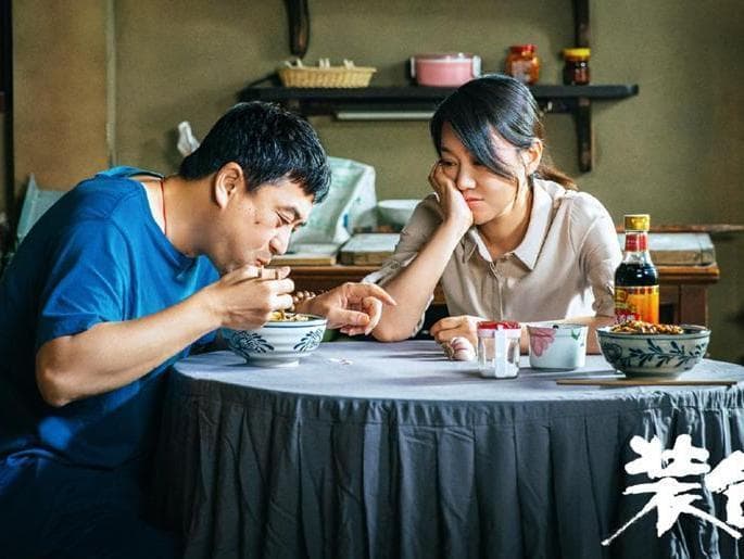 闫妮：从话剧舞台到荧幕女王的演艺之路