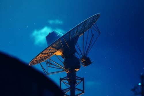 射频技术革新推动卫星通信发展，多因素挑战仍待破解