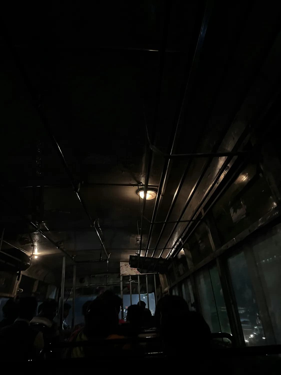 地铁火灾逃生攻略：这些要点你必须知道！