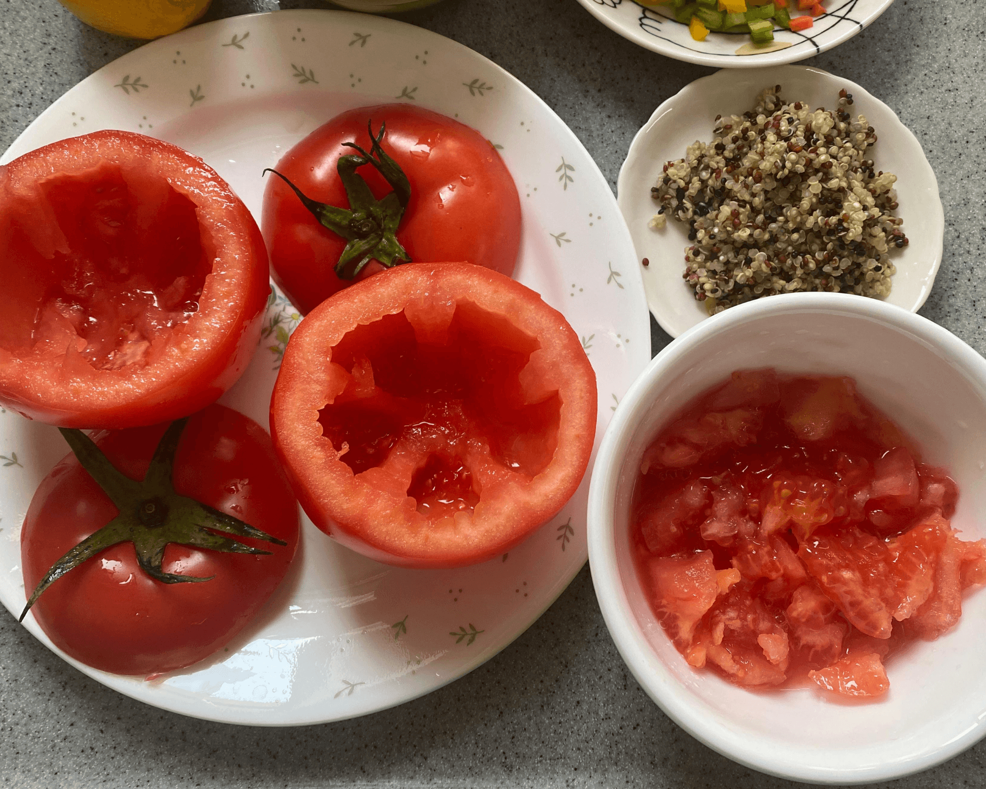 素彩虹藜麦番茄碗：肠癌康复期患者的营养佳肴