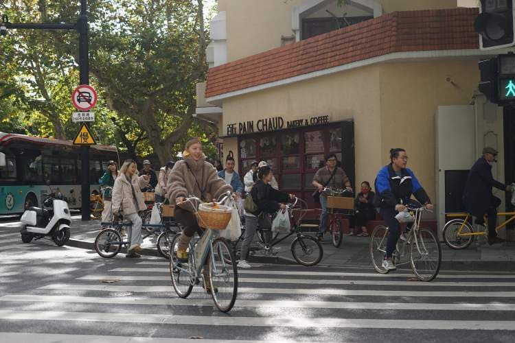 “减塑加速”计划：1.3万人参与，边骑行边捡塑料，已回收5吨塑料