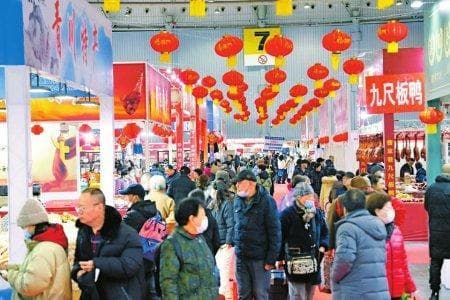 春节倒计时 成都街头“年味儿”足
