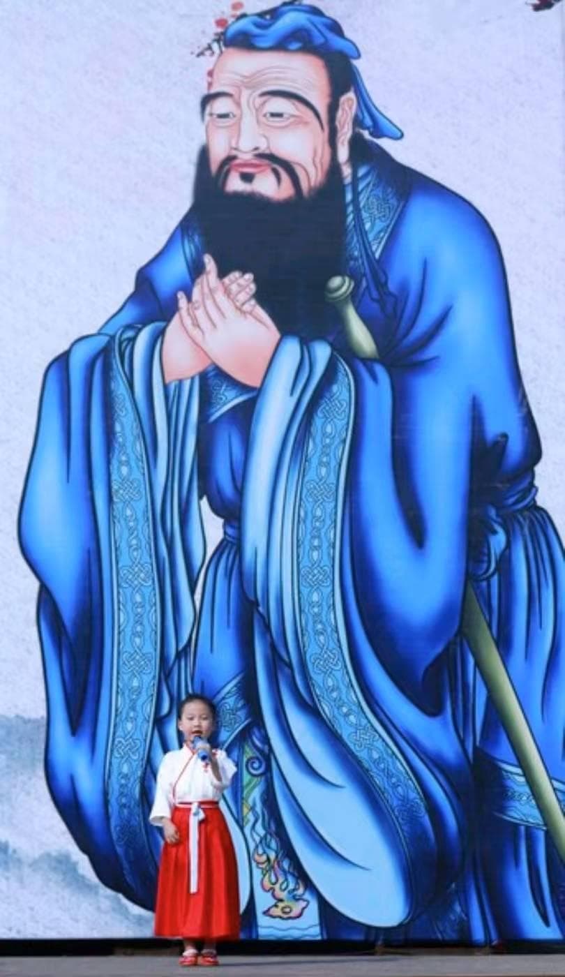 传承千年的和谐秘诀：中华礼让文化如何引领现代社会的和谐之路？