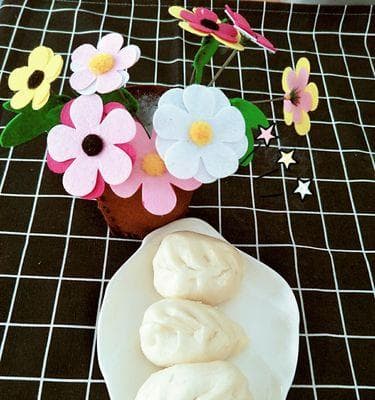 自制糖角，让你垂涎欲滴的美味。（15道简单易学的制作方法，让你变身甜品达人。）