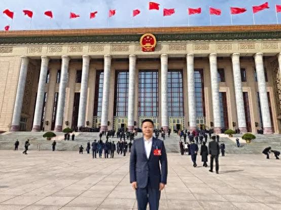 全国人大代表何小鹏：建议加速人形机器人商业化普及