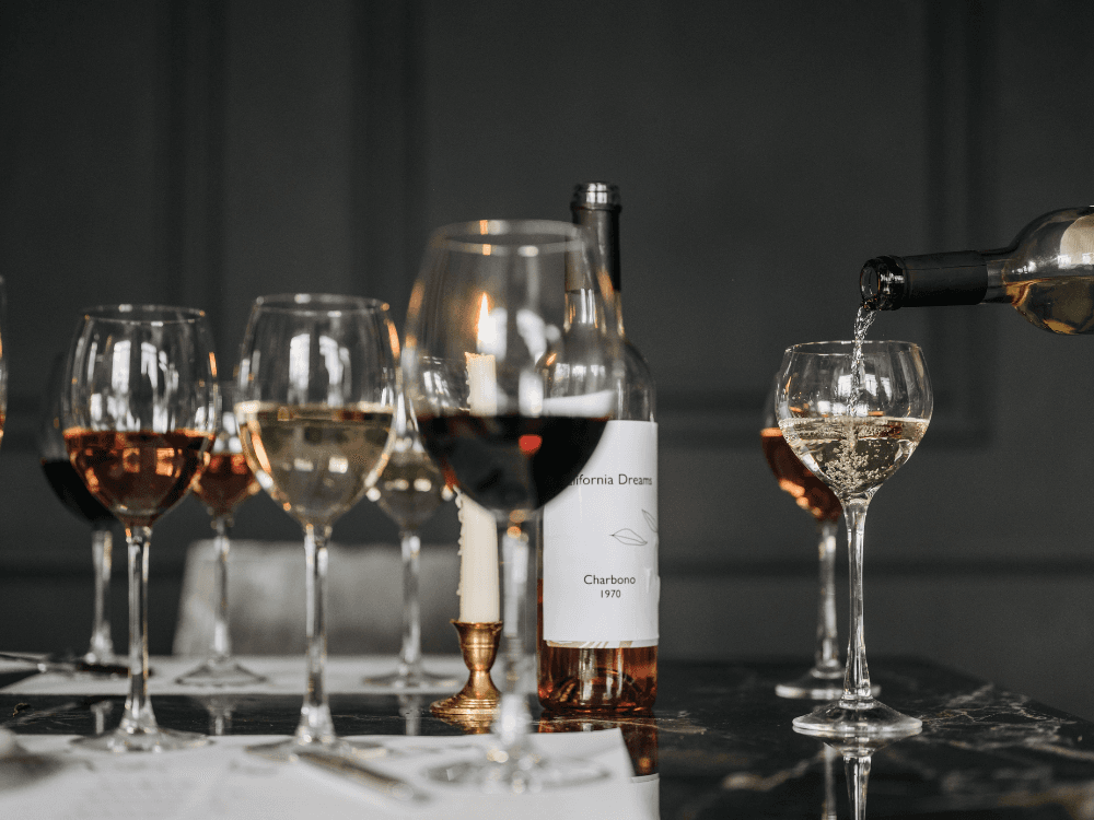 5款高级葡萄酒杯品牌介绍，手工杯、机器杯差在哪？红酒杯挑选方式？