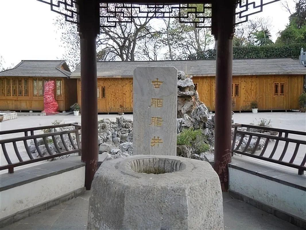 不知亡国恨的，究竟是商女，还是君王？