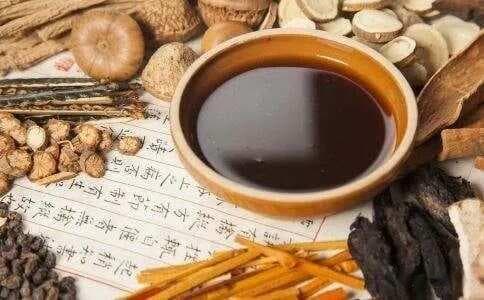 龟鹿二仙胶与七宝美髯丹：补益方剂的精妙配伍