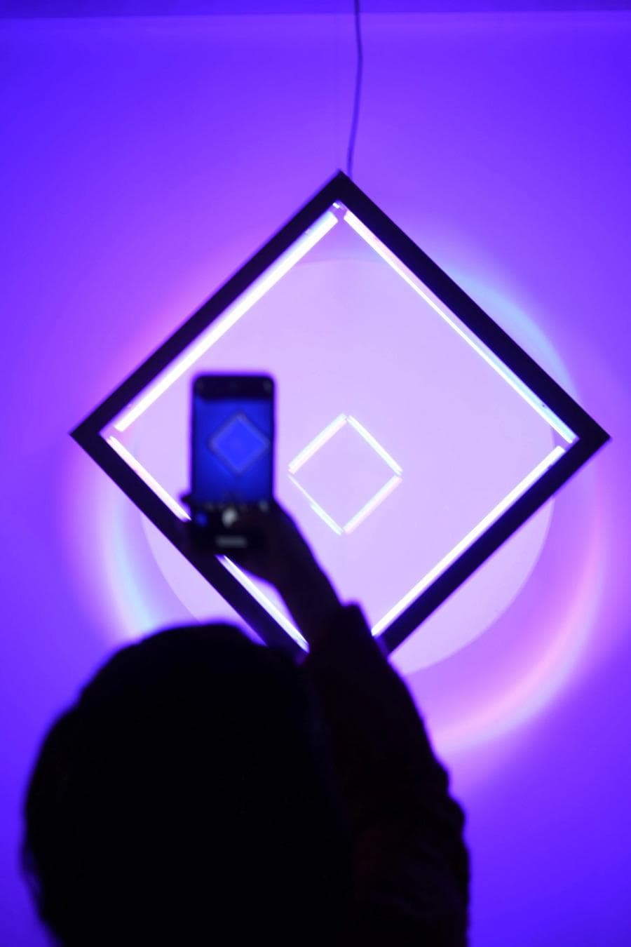 人工智能如何介入当代艺术？AI超感界：混合媒介与人工智能艺术融合展展出