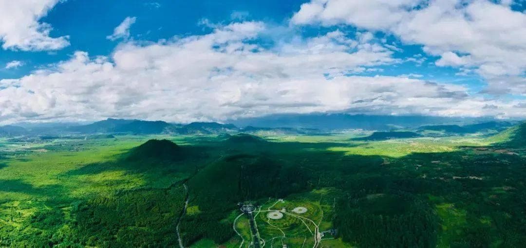 火山、热气球、温泉、古镇……这个南方小城太适合秋冬旅游了吧！