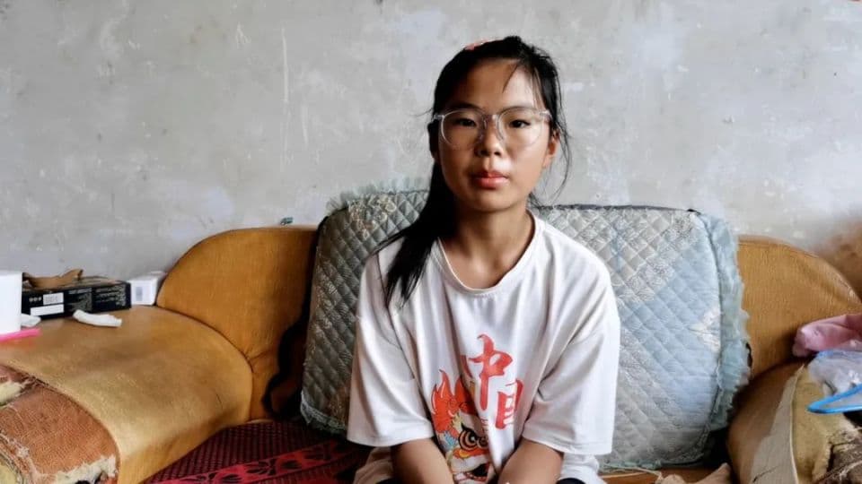云南12岁女孩把自己活成一个“大人”，背后原因让人泪目