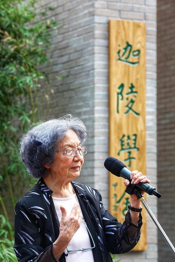 追忆｜2024年，这些离开的文学大家曾为我们审视时代