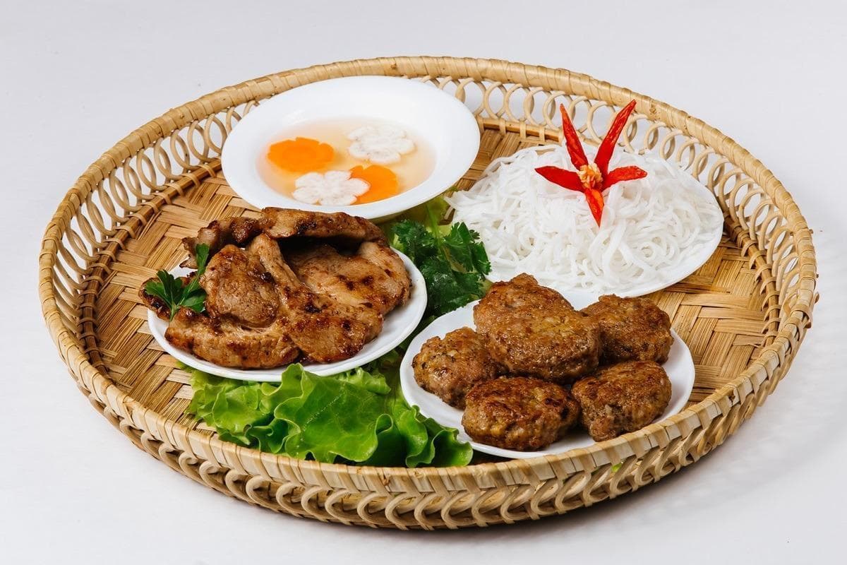 河内传统美食终极指南：必尝菜肴及烹饪地点