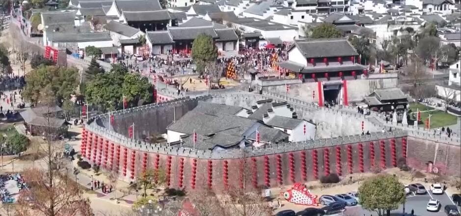 建水古城：2025年春节旅游新宠，千年古城里的别样年味