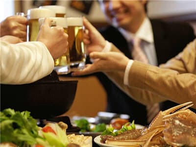 喝酒前喝牛奶还是酸奶？这些饮酒小贴士请收好