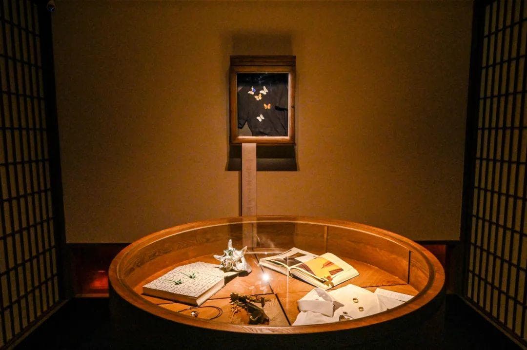一首可佩戴的诗：虹口展国际当代首饰艺术