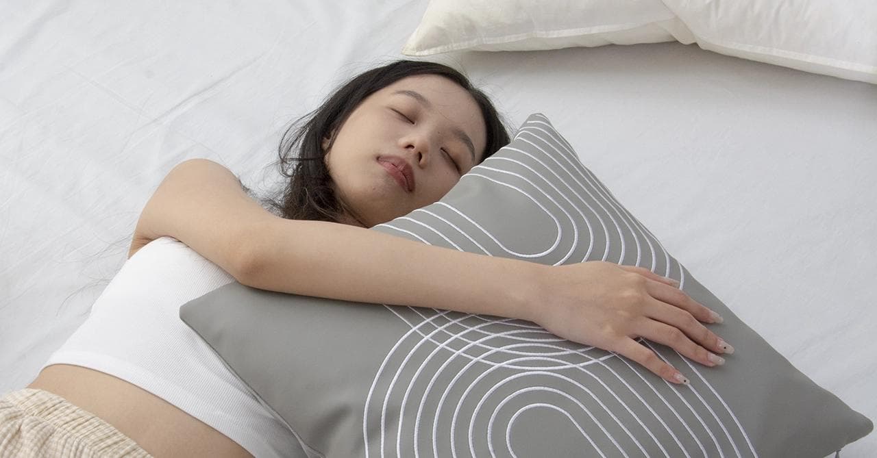 抱枕真的能改善睡眠吗？一文详解抱枕的选购要点